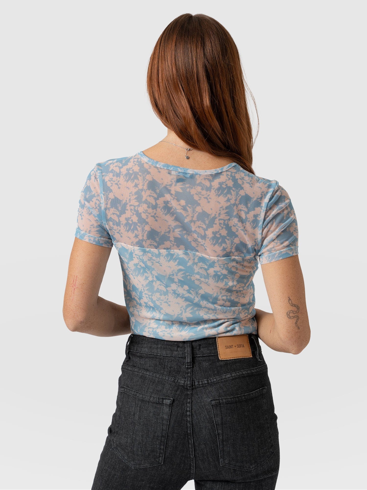 Millie Mesh Tee Blue Pixel - Women's Tops | Saint + Sofia® EU